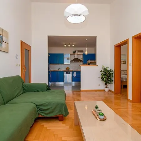 Apartment Vallis On The Lungomare, Near The Sea *